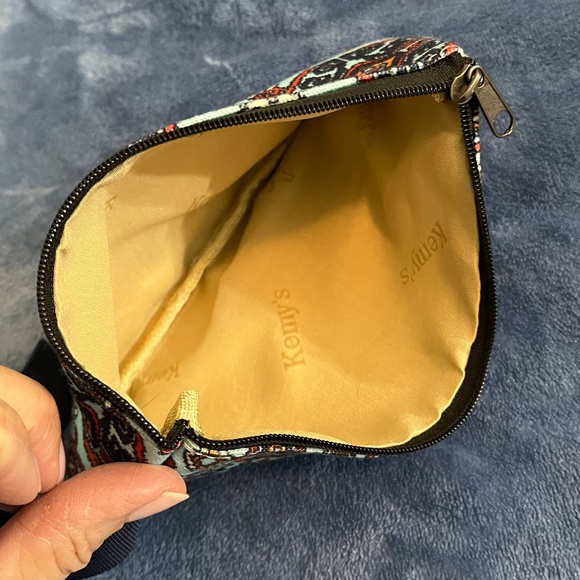 Kemy’s Tapestry Wristlet Pouch – Like New - Picture 5 of 10